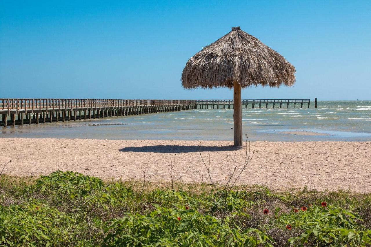 Festive Beach Retreat Rockport Exterior foto